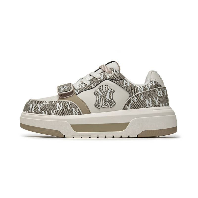 MLB New York Yankees Abrasion Resistant Slip Resistant Low top Skateboard Shoes Unisex Beige Yellow