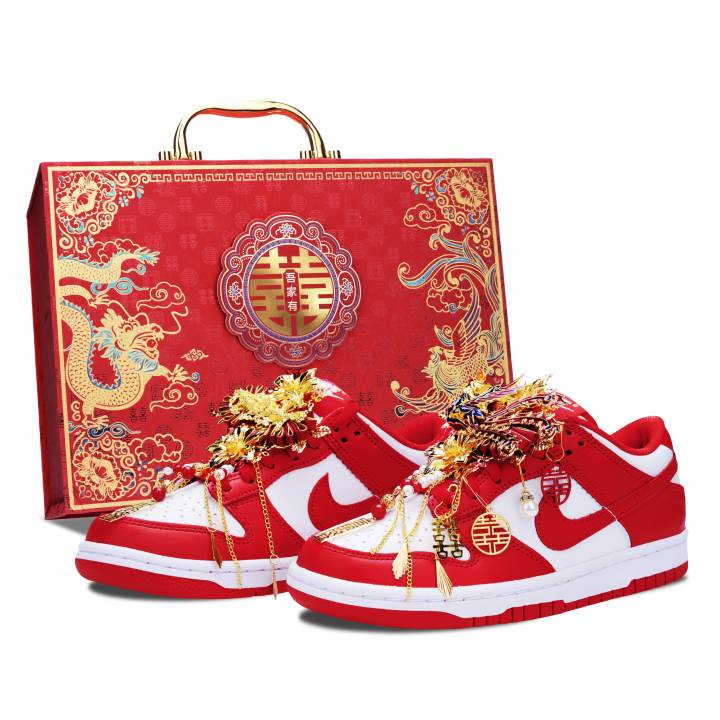 Nike Nike Dunk Mismatched Wedding Shoes Box Leather Slip Resistant Abrasion Resistant Low top Skateboard Shoes Unisex Red