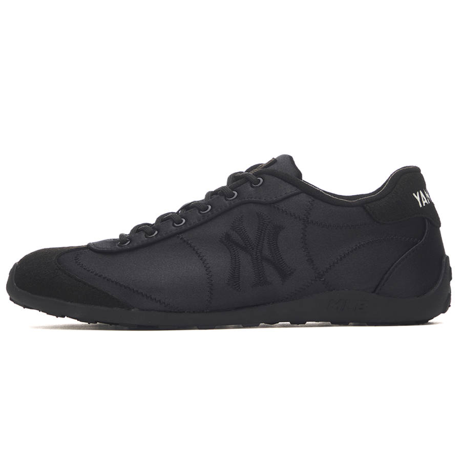 MLB New York Yankees Lightweight Slip Resistant Low top Casual Shoes Women's Black