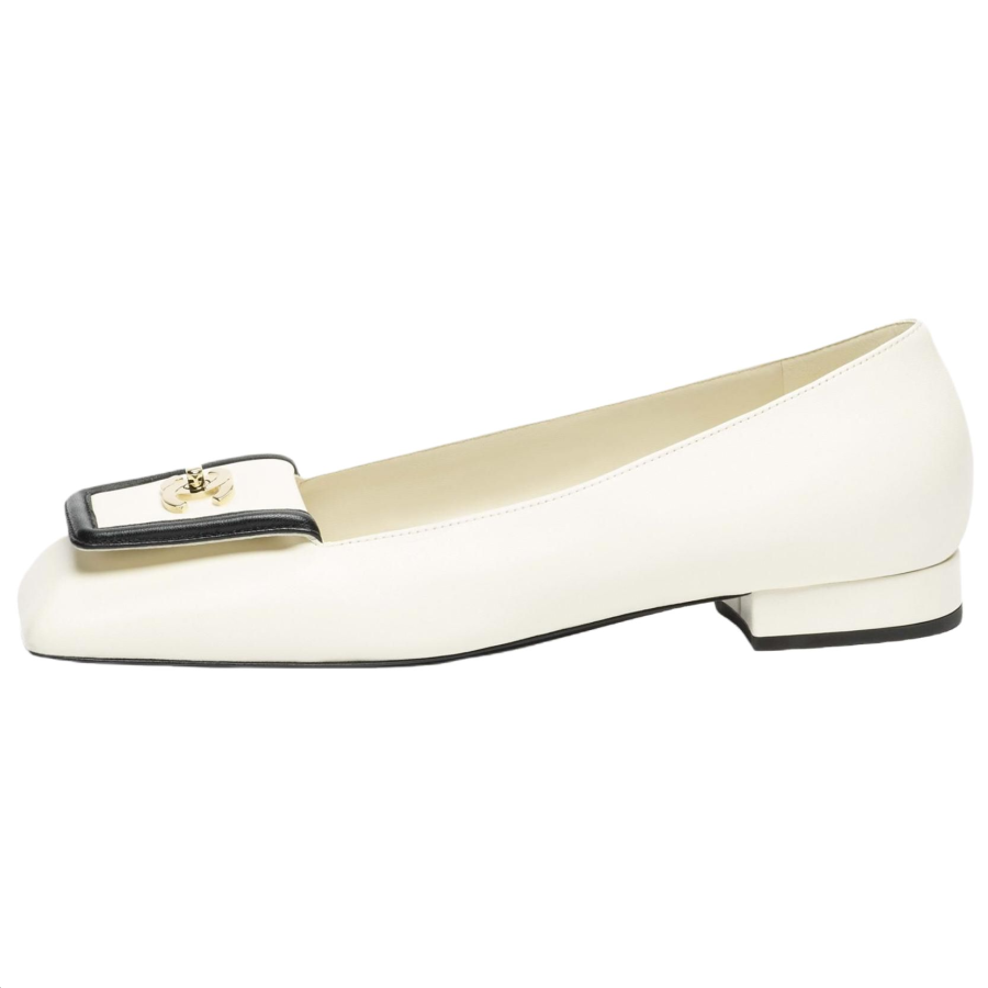 CHANEL SS26 Sheepskin Casual Shoes 2cm Women's Ivory White And Black