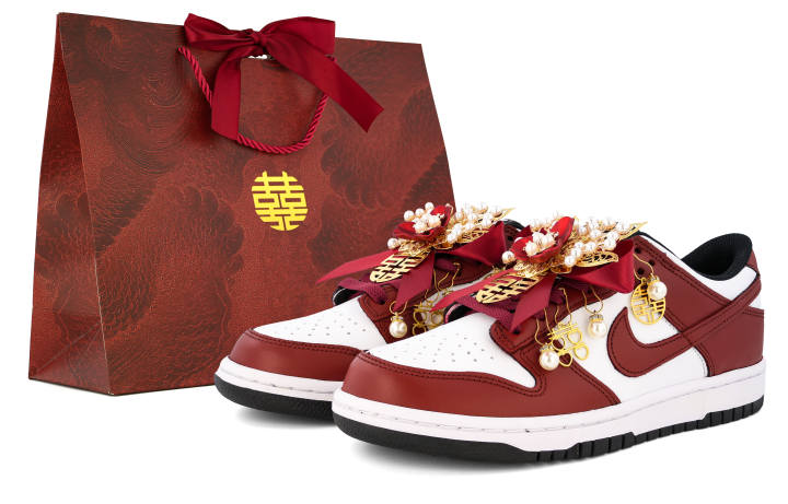 Nike Nike Dunk Wedding Shoes Cushioning Slip Resistant Low top Skateboard Shoes Unisex Gold Red