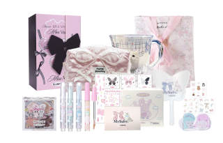 FLORTTE Wackky Women's Dormitory Collection 17 Piece Set Makeup Box