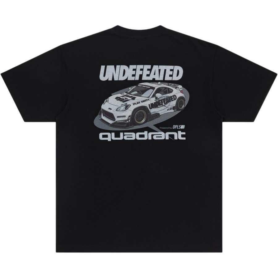 UNDEFEATED UNDEFEATED x QUADRANT SS26 T Shirt Unisex