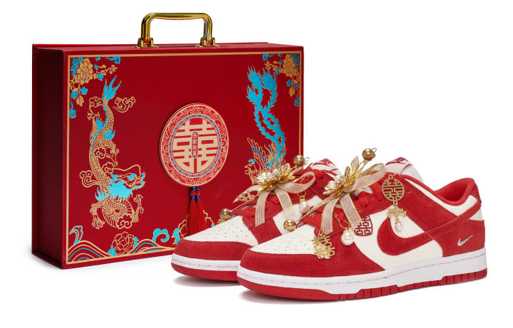 Nike Nike Dunk Skateboard Shoes Women's Low Top Red/White/Gold