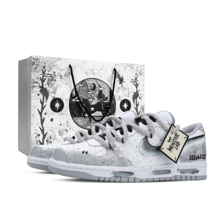 Nike Nike Big Monster Lab, Mist Visitor Low top Skateboard Shoes Men's White Gray