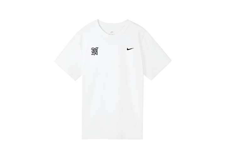 Nike Nike Sportswear T Shirts Men's White Crew Neck Moderate Straight Fit