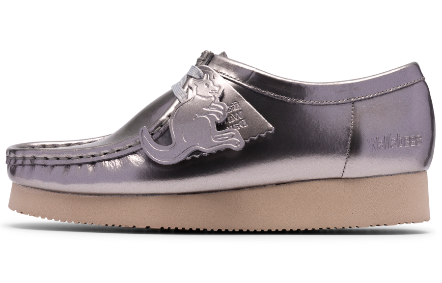 Clarks Wallabee. 2604 Cow Leather Low top Kangaroo Shoe Women's Silver