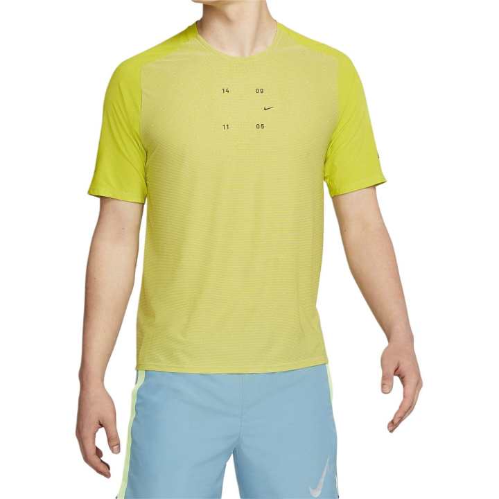 Nike Nike T Shirts Men's Yellow Crew Neck Moderate Straight Fit