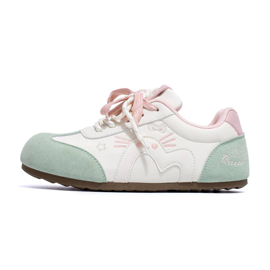Warrior Everyday Commute, Sweet And Cute, White Flat Shoes Lightweight Abrasion Resistant Coverage Low top Casual Shoes