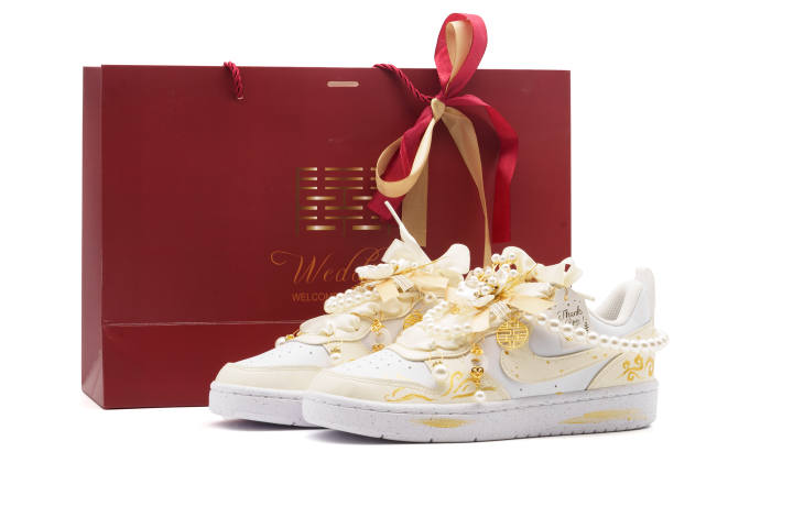 Nike Nike Court Borough Leather Low top Skateboard Shoes Women's Ecru Gold