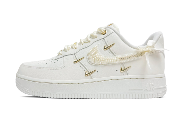 Nike Nike Air Force 1 Low top Skateboard Shoes Women's White Gold