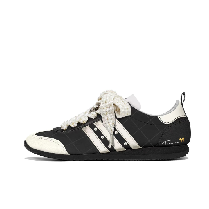 Adidas Adidas VS JOG 2.0 German Army Trainers Unisex Low Top White Black