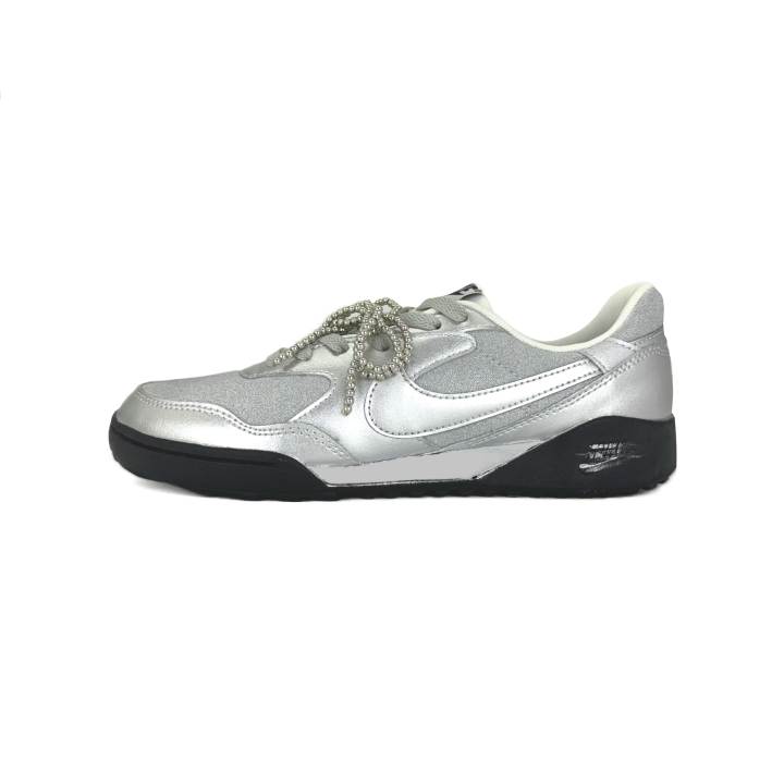 Nike Nike Terra Manta Slip Resistant Low top Skateboard Shoes Women's Silver