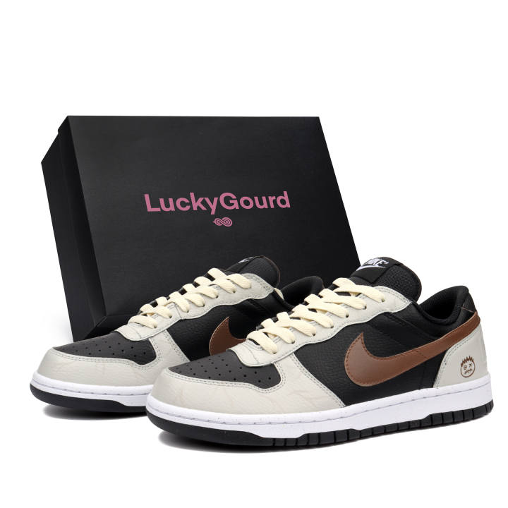 Nike Nike Big Mocha Doll Low top Skateboard Shoes Men's White Coffee