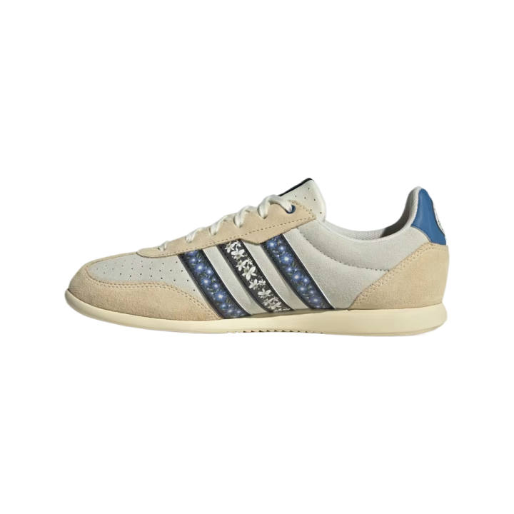 Adidas Adidas BARREDA LO Training Shoes Women's Low Top Ivory White/Core Black/Warm Vanilla