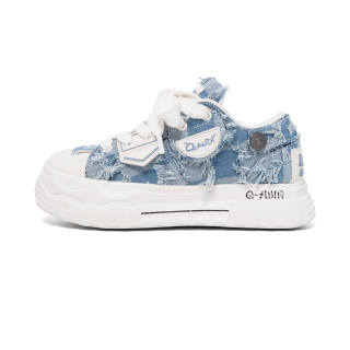 Q-AND Q AND Slip Resistant Low top Skateboard Shoes Unisex
