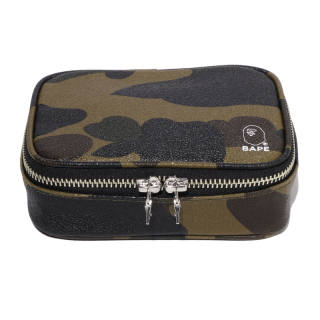 A BATHING APE Travel Organizers Green