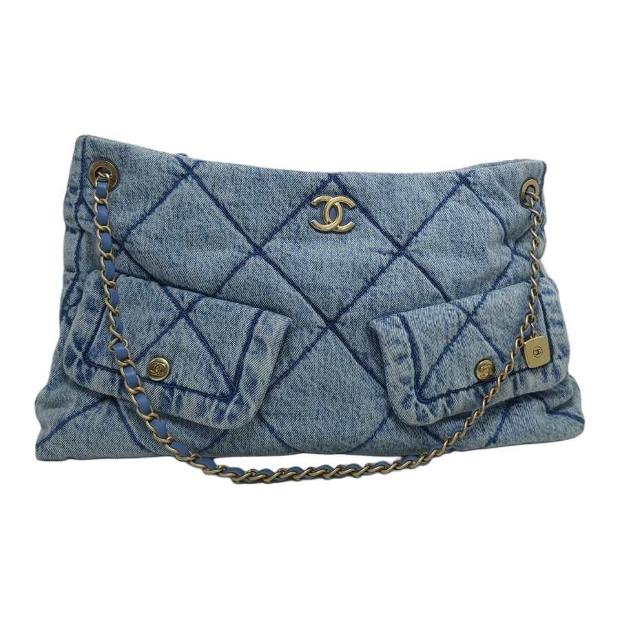 CHANEL CHANEL Shoulder Bags