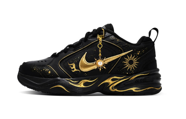 Nike Nike Air Monarch 4 Chunky Sneakers Unisex Low Top Black/Gold