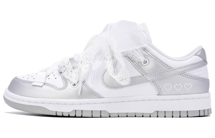 Nike Nike Dunk Skateboard Shoes Women's Low Top White/Silver