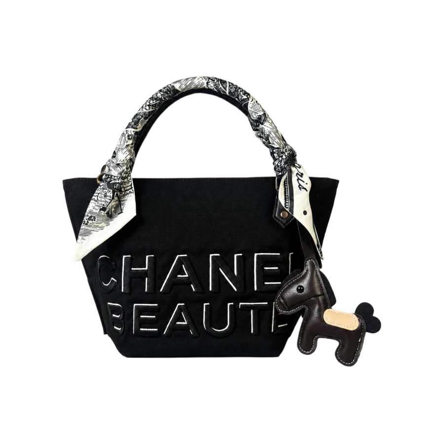 CHANEL Makeup & Toiletry Bags Unisex
