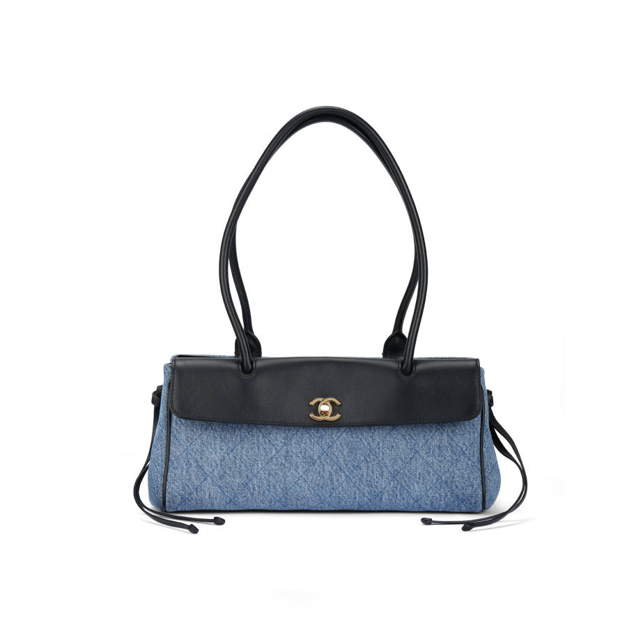 CHANEL CHANEL Shoulder Bags