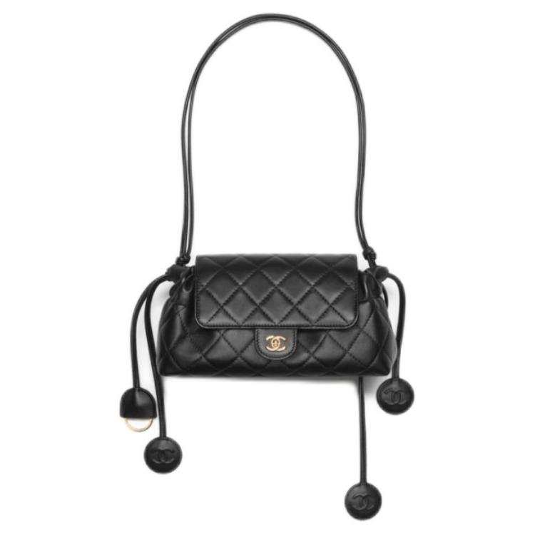 CHANEL CHANEL Shoulder Bags