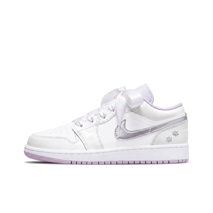 Jordan Jordan Air Jordan 1 Basketball Shoes Women's Low Top Silver Gray